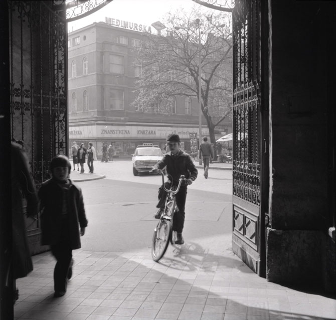 Trg Petra Preradovića 1980. godine, vrata oktogona, (Foto Marija Braut)